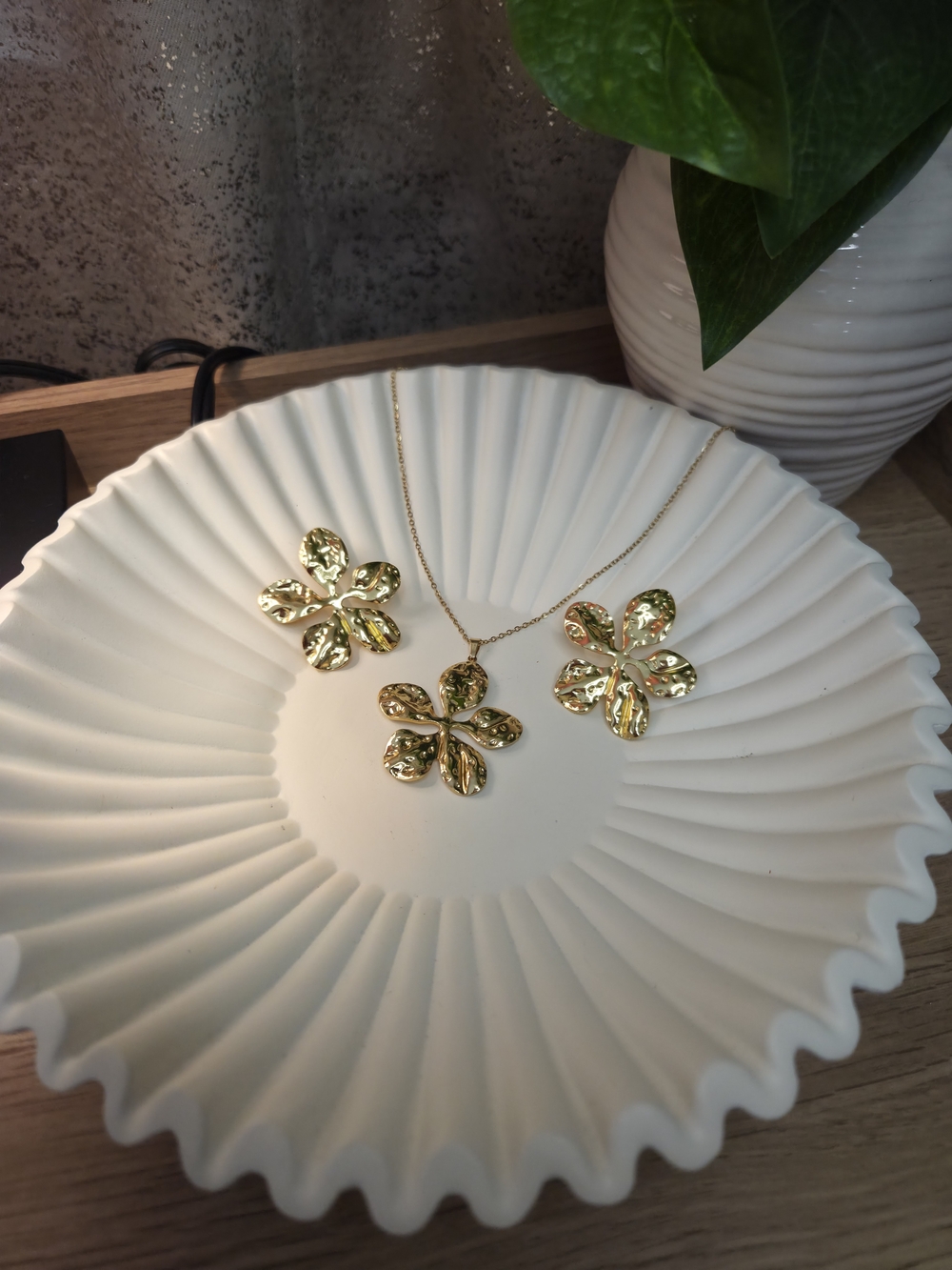 Gold Floral Pendant Necklace and Earring Set